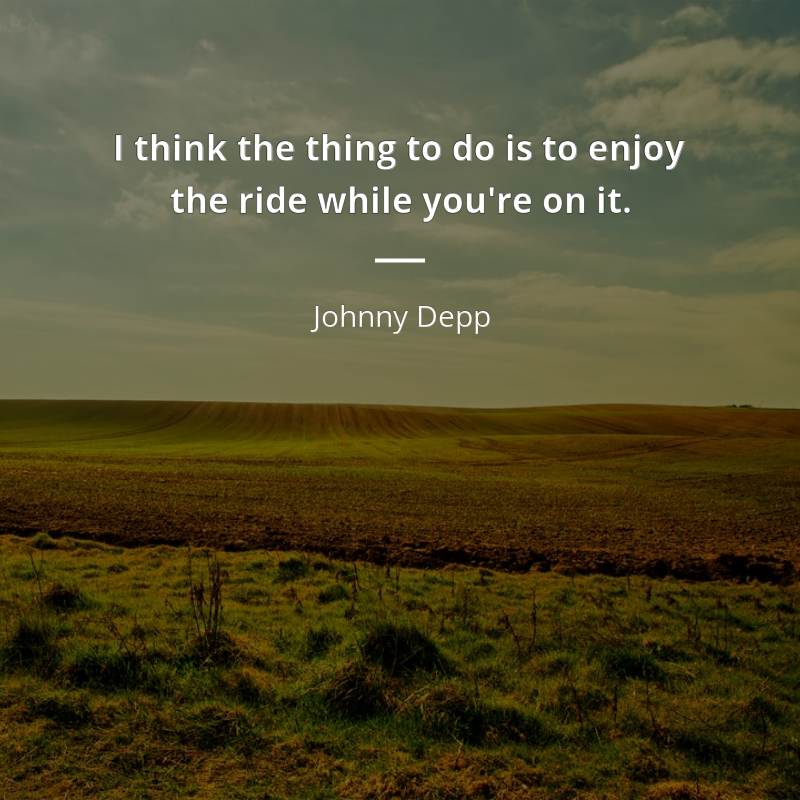 Johnny Depp citát: “I think the thing to do is to enjoy the ride while you're on it.”